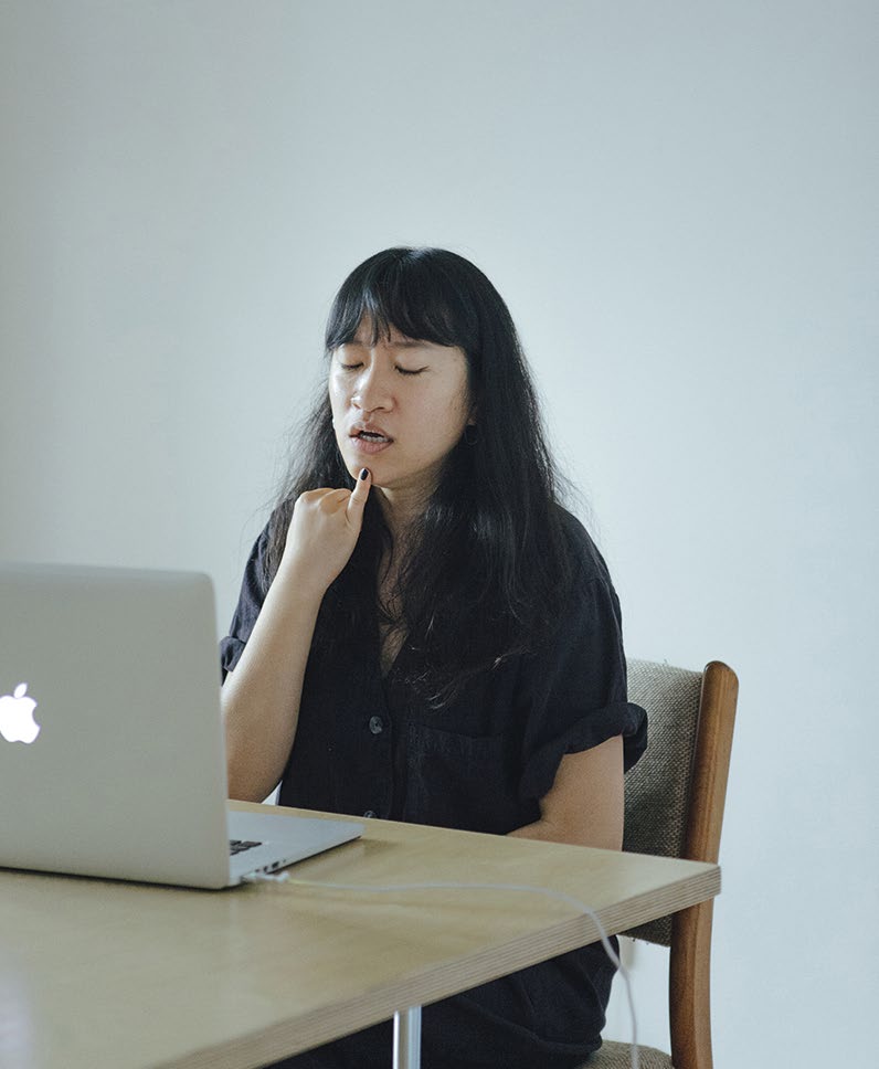 Jo-Hye-Mi spricht in koreanischer Gebärdensprache: “Es ist in Ordnung.”